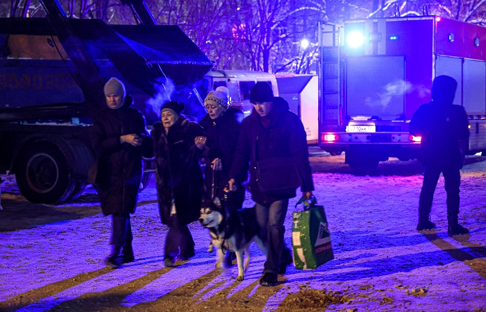 Жильцы горящего дома на севере Москвы временно размещены в ТЦ