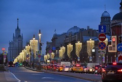 Новогодние украшения в Москве оставят до весны
