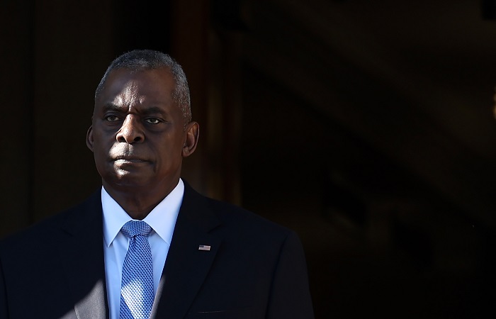 Глава Пентагона доставлен в госпиталь из-за проблем со здоровьем