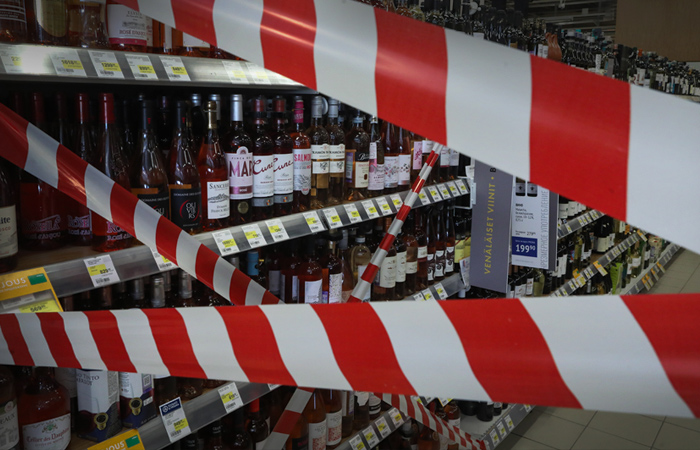 Путин подписал закон о праве регионов ограничивать работу "наливаек"