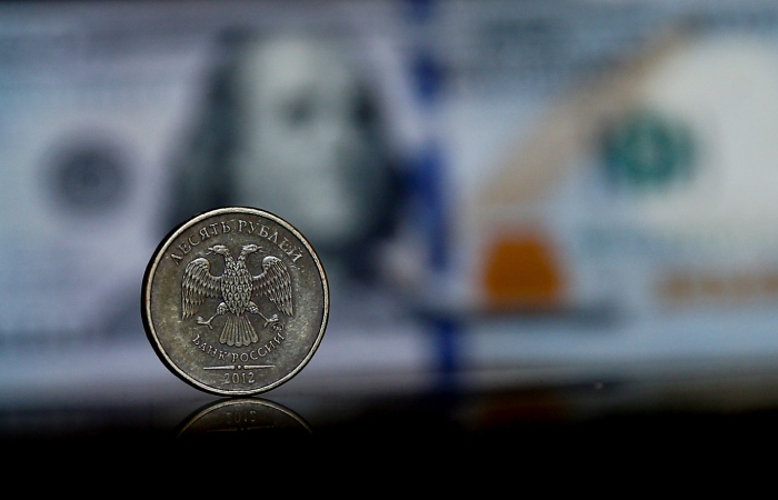 Рубль меняется незначительно к доллару и юаню в ожидании свежих торговых идей