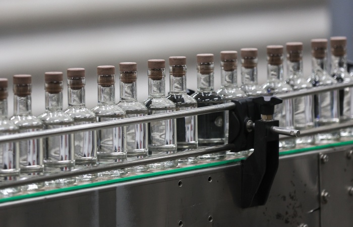 Розничные продажи водки в РФ в январе сохранились на уровне 2023 года