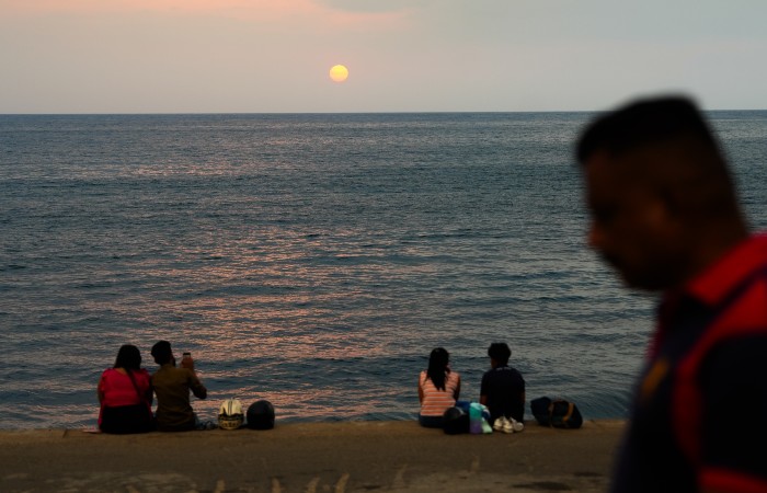 Посольство РФ призвало давно живущих на Шри-Ланке россиян вернуться на фоне инцидентов