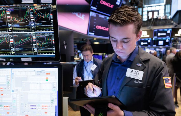 Индексы США снизились после длинных выходных, капитализация Nvidia рекордно упала