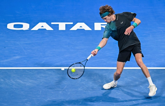 Рублев вышел в четвертьфинал теннисного турнира в Дохе