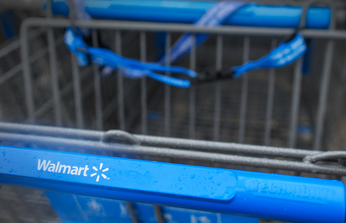 Траст семьи Уолтон продал акции Walmart на $1,5 млрд