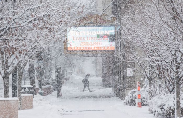 Снежная буря обрушилась на Калифорнию и Неваду