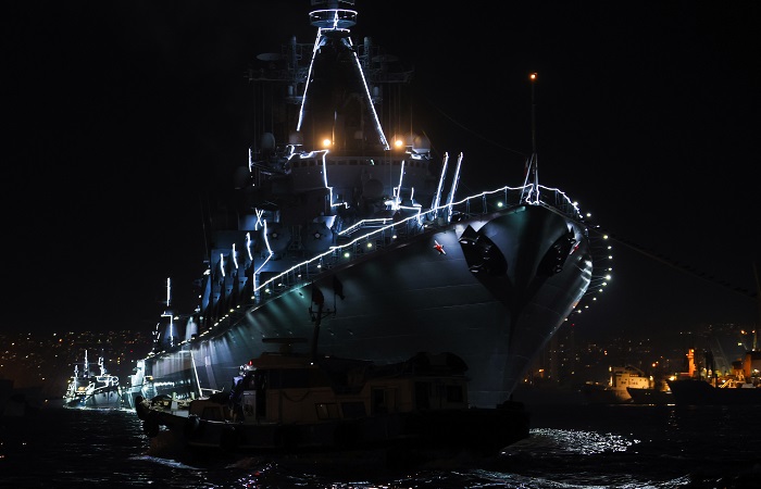 Ракетный крейсер "Варяг" покинул Шри-Ланку