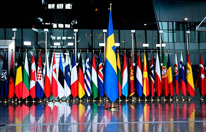 Флаг Швеции поднят в штаб-квартире НАТО