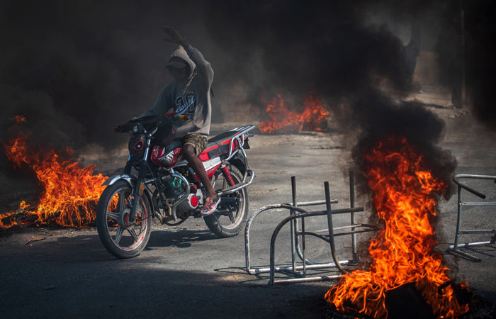 Премьер-министр Гаити пообещал уйти в отставку на фоне неутихающих беспорядков