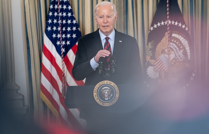 Байден предложил Польше займ и боевые вертолеты