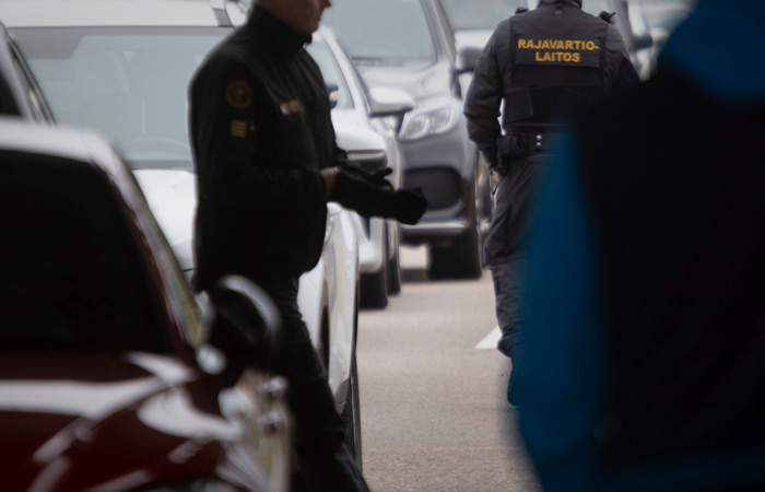 Финляндия с 16 марта начнет задерживать машины с номерами РФ