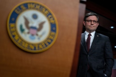 Демократы в палате представителей США требуют рассмотреть законопроект о помощи Украине