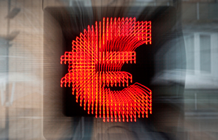 Евро поднялся выше 101 руб. впервые с 28 декабря