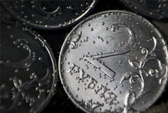 Рубль в понедельник не изменился к бивалютной корзине на нейтральном новостном фоне