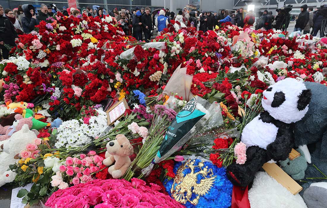 Стихийный мемориал у Crocus City Hall