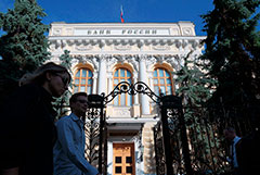 Прибыль банков РФ в феврале снизилась на 6% год к году, но была выше ожиданий