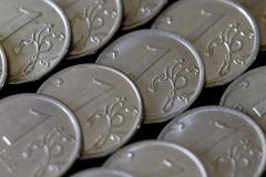 Рубль стабилен относительно доллара и юаня в условиях отсутствия ярких сигналов к движению