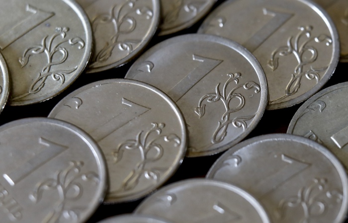 Рубль стабилен относительно доллара и юаня в условиях отсутствия ярких сигналов к движению