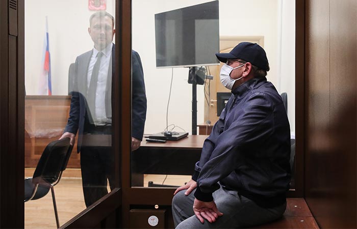 Бывший замглавы Минэнерго Тихонов приговорен к колонии и освобожден судом