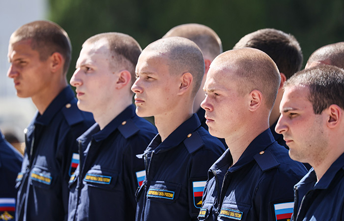 Срочники будут служить в соединениях и частях на территории России