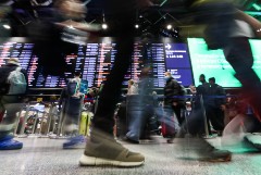 Туроператоры пересадят туристов с рейсов Southwind в Египет на Azur Air