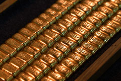 Цены на золото вновь достигли рекорда