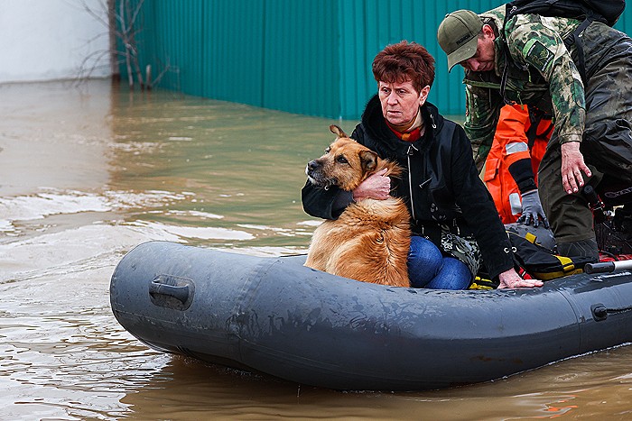 Жителей еще одного поселка в Орске срочно эвакуируют из-за нового прорыва дамбы