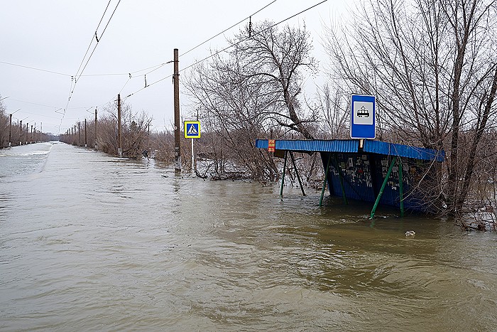 Глава МЧС РФ назвал критической ситуацию в Орске