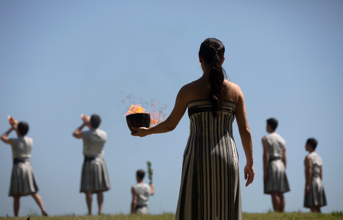 В Древней Олимпии зажгли огонь летней Олимпиады в Париже
