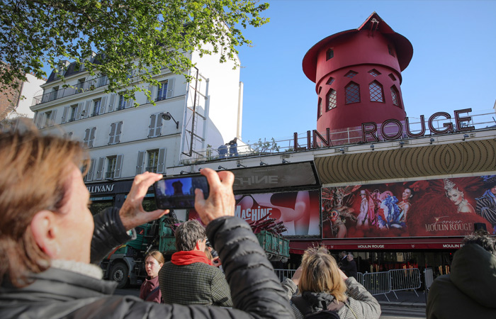      Moulin Rouge  