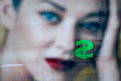 Минэкономразвития ожидает, что курс доллара превысит 100 руб. в марте 2026 г.