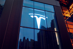 Американский регулятор расследует декабрьский отзыв 2 млн машин Tesla