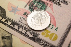 Изменения рубля в начале торгов в четверг незначительные благодаря стабилизации нефти