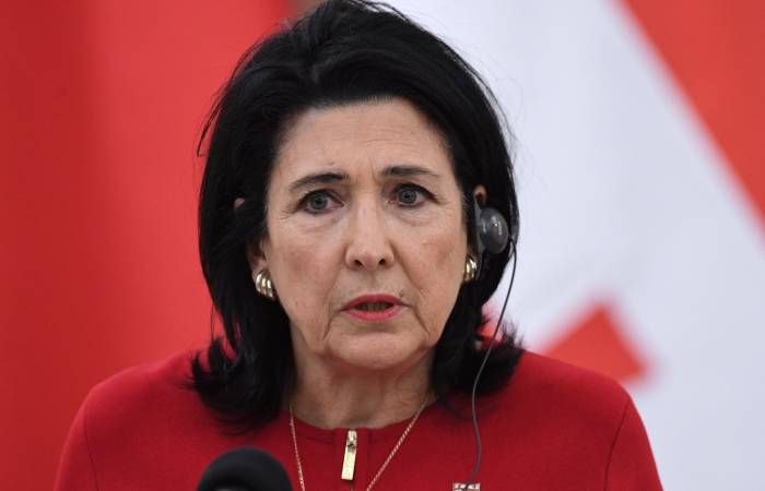 Президент Грузии призвала протестующих не проявлять агрессию и дождаться выборов