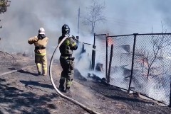 Тридцать строений загорелись в СНТ близ Читы