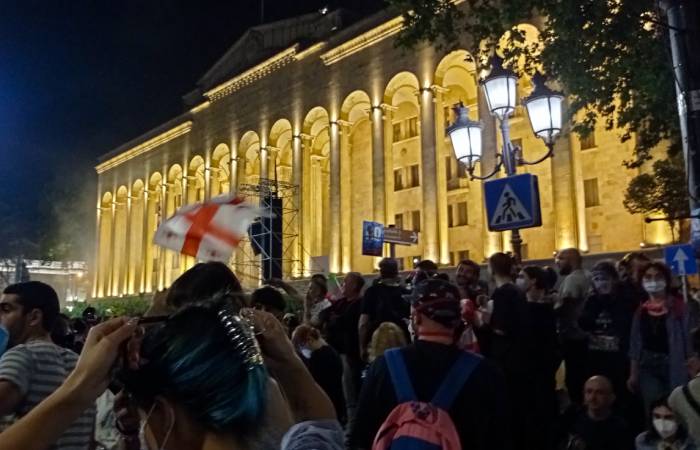 В парламенте Грузии объявлен красный уровень опасности