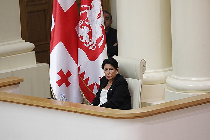 Президент Грузии обвинила кабмин  в атаке на Конституцию для изменения курса страны