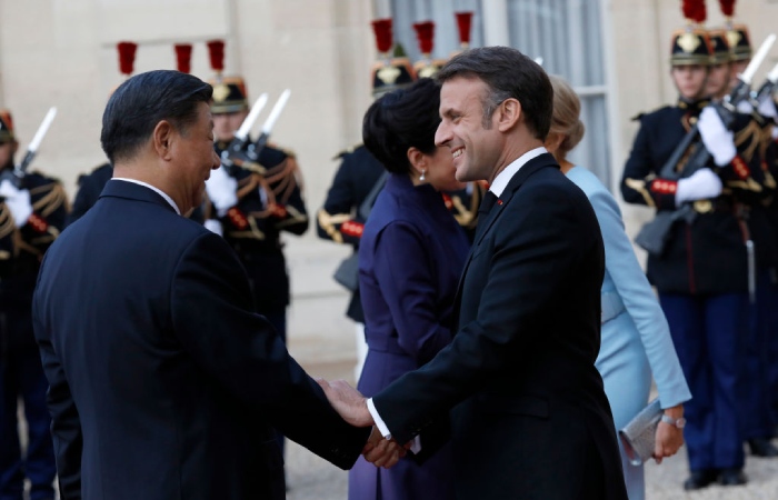 Си Цзиньпин призвал Макрона к совместным усилиям по предотвращению новой "холодной войны"