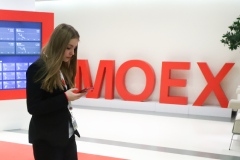 Изменения рубля в начале торгов незначительные в ожидании внутриполитических новостей