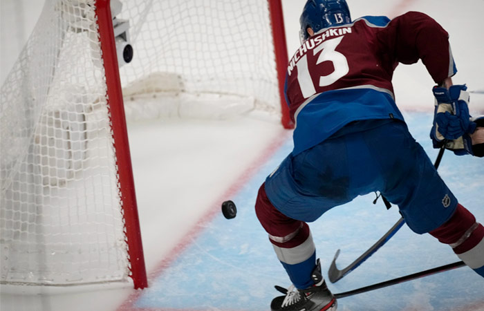 НХЛ отстранила россиянина Ничушкина минимум на полгода