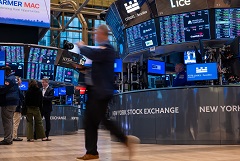 Индексы S&P 500 и Nasdaq в понедельник обновили рекорды, Dow Jones снизился