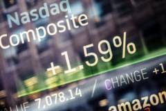 Dow Jones завершил торги снижением, Nasdaq вырос и обновил рекордный максимум