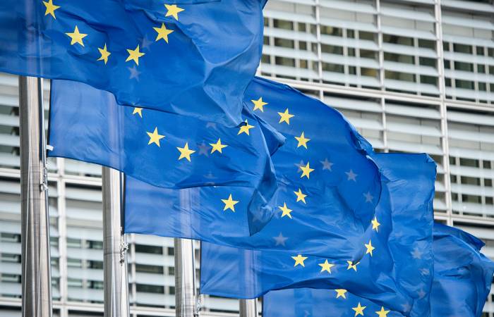 Страны "семерки" изучают варианты санкций против банков, использующих СПФС