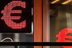 ЦБ РФ объявил официальные курсы доллара и евро с 14 июня