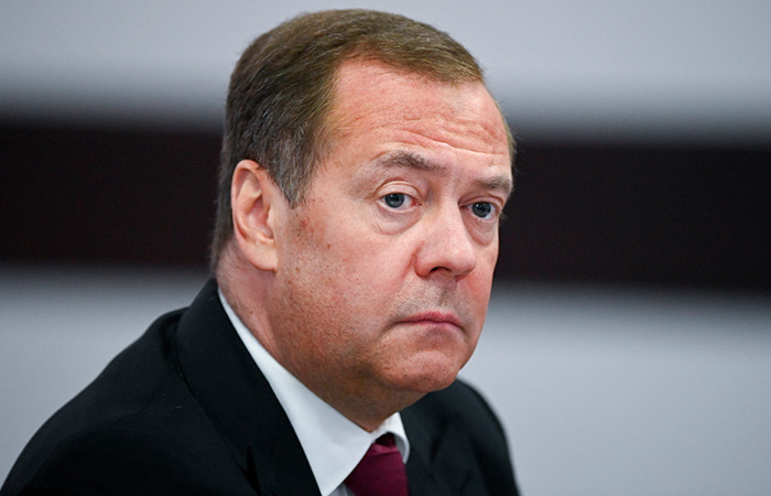 Медведев заявил, что санитарная зона может быть расширена до границы с Польшей