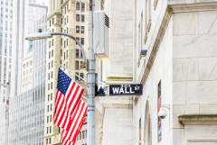 Уолл-стрит закрылась в минусе в пятницу, Nike подешевела на рекордные 20%