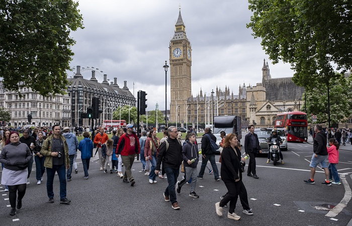 Лейбористы уверенно опережают консерваторов на парламентских выборах в Великобритании