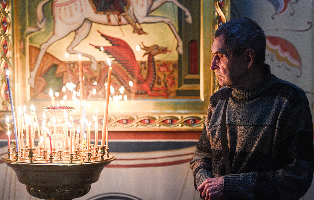 Сахалинская область. Южно-Сахалинск. В кафедральном соборе Рождества Христова