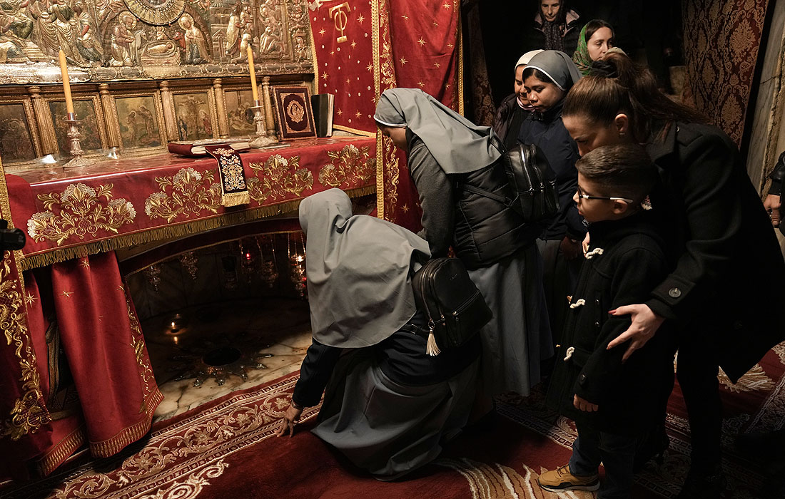 Вифлеем. В гроте Базилики Рождества Христова, возведенной, по преданию, над местом рождения Иисуса Христа